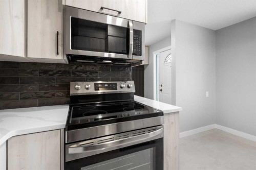 5-5520 1 Avenue Se, Calgary, AB - Indoor Photo Showing Kitchen