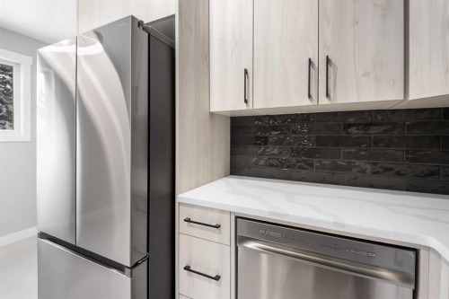 5-5520 1 Avenue Se, Calgary, AB - Indoor Photo Showing Kitchen With Stainless Steel Kitchen