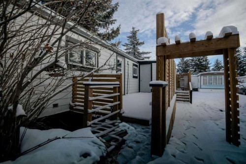 429-3223 83 Street Nw, Calgary, AB 