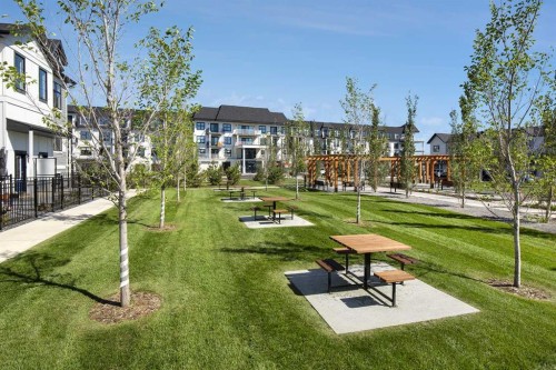 101-255 Les Jardins Park Se, Calgary, AB - Outdoor