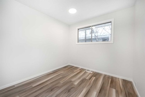 1432 43 Street Ne, Calgary, AB - Indoor Photo Showing Other Room