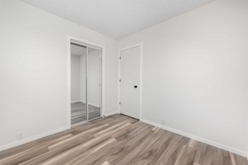 1432 43 Street Ne, Calgary, AB - Indoor Photo Showing Other Room