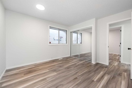 1432 43 Street Ne, Calgary, AB - Indoor Photo Showing Other Room