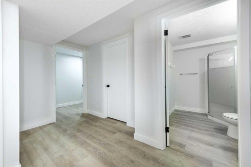 1432 43 Street Ne, Calgary, AB - Indoor Photo Showing Other Room