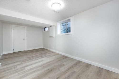 1432 43 Street Ne, Calgary, AB - Indoor Photo Showing Other Room