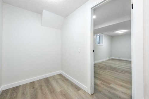 1432 43 Street Ne, Calgary, AB - Indoor Photo Showing Other Room
