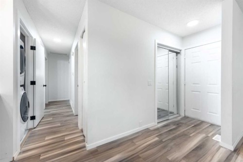 1432 43 Street Ne, Calgary, AB - Indoor Photo Showing Other Room