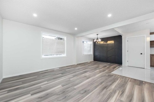 1432 43 Street Ne, Calgary, AB - Indoor Photo Showing Other Room