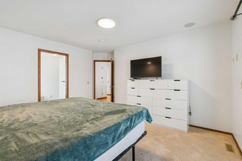 10 Speargrass Boulevard, Carseland, AB - Indoor Photo Showing Bedroom