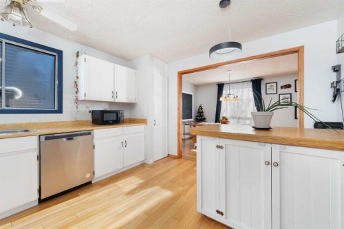 24 Brentwood Drive, Strathmore, AB - Indoor Photo Showing Kitchen