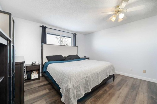 24 Brentwood Drive, Strathmore, AB - Indoor Photo Showing Bedroom