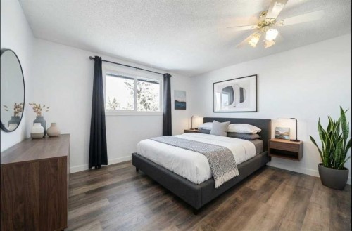 24 Brentwood Drive, Strathmore, AB - Indoor Photo Showing Bedroom