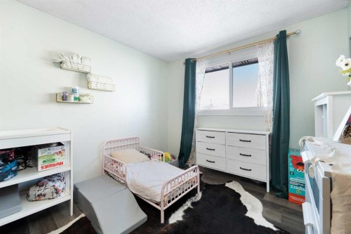 24 Brentwood Drive, Strathmore, AB - Indoor Photo Showing Bedroom