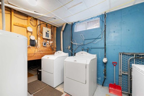 24 Brentwood Drive, Strathmore, AB - Indoor Photo Showing Laundry Room