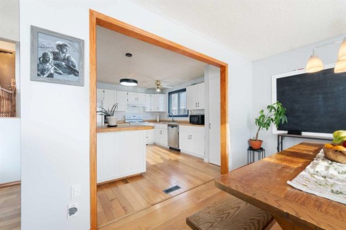 24 Brentwood Drive, Strathmore, AB - Indoor Photo Showing Kitchen