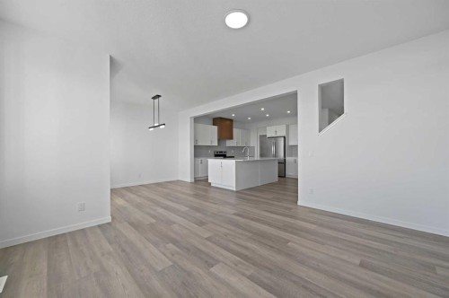 211 Corner Glen Crescent Ne, Calgary, AB - Indoor Photo Showing Kitchen