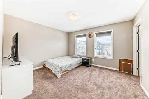 32 Reid Court, Sylvan Lake, AB - Indoor Photo Showing Bedroom