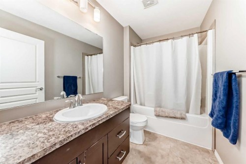 32 Reid Court, Sylvan Lake, AB - Indoor Photo Showing Bathroom