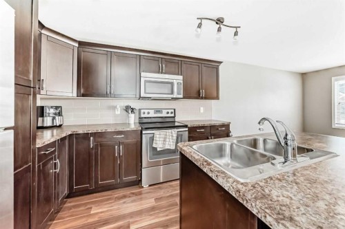 32 Reid Court, Sylvan Lake, AB - Indoor Photo Showing Kitchen With Stainless Steel Kitchen With Double Sink