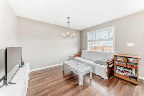 32 Reid Court, Sylvan Lake, AB - Indoor Photo Showing Living Room