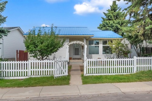 219 Falwood Way Ne, Calgary, AB - Outdoor