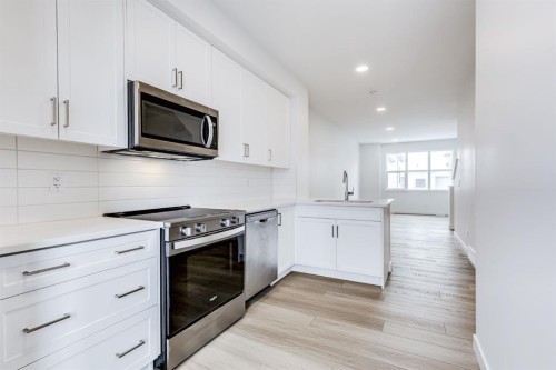 202-437 Alpine Avenue Sw, Calgary, AB - Indoor Photo Showing Kitchen With Upgraded Kitchen