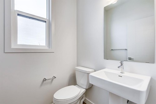 202-437 Alpine Avenue Sw, Calgary, AB - Indoor Photo Showing Bathroom