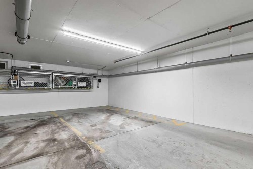 302-8355 19 Avenue Sw, Calgary, AB - Indoor Photo Showing Garage