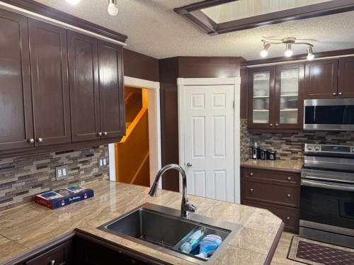 103 Templeson Way Ne, Calgary, AB - Indoor Photo Showing Kitchen