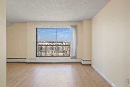 806-1334 12 Avenue Sw, Calgary, AB - Indoor Photo Showing Other Room
