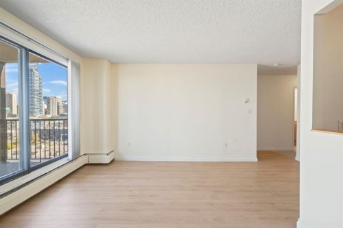 806-1334 12 Avenue Sw, Calgary, AB - Indoor Photo Showing Other Room