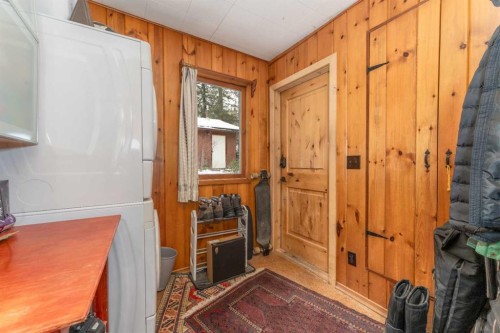 77 Grotto Road, Harvie Heights, AB - Indoor Photo Showing Other Room