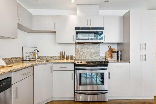 411-135 13 Avenue Sw, Calgary, AB - Indoor Photo Showing Kitchen With Upgraded Kitchen