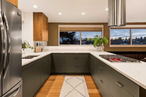 4-2200 Varsity Estates Drive Nw, Calgary, AB - Indoor Photo Showing Kitchen With Double Sink