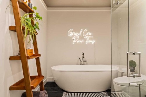 4-2200 Varsity Estates Drive Nw, Calgary, AB - Indoor Photo Showing Bathroom