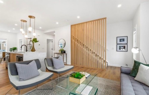 200 Belvedere Boulevard Se, Calgary, AB - Indoor Photo Showing Living Room