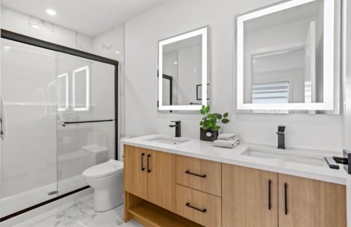 200 Belvedere Boulevard Se, Calgary, AB - Indoor Photo Showing Bathroom