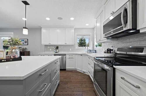 95 Panorama Hills View Nw, Calgary, AB - Indoor Photo Showing Kitchen With Upgraded Kitchen