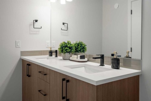 14414 15 Street Ne, Calgary, AB - Indoor Photo Showing Bathroom