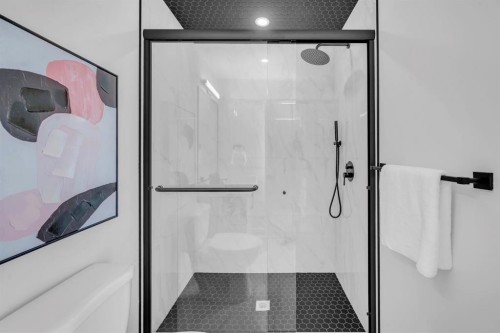 1844 24 Avenue Nw, Calgary, AB - Indoor Photo Showing Bathroom