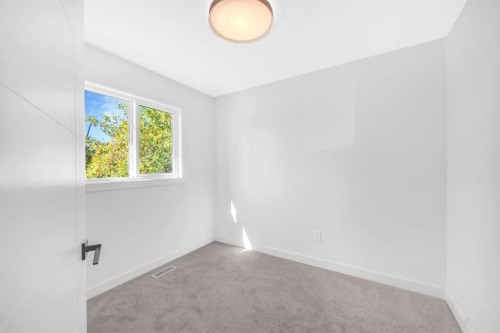 1844 24 Avenue Nw, Calgary, AB - Indoor Photo Showing Other Room