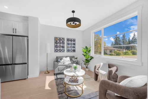 1844 24 Avenue Nw, Calgary, AB - Indoor Photo Showing Living Room