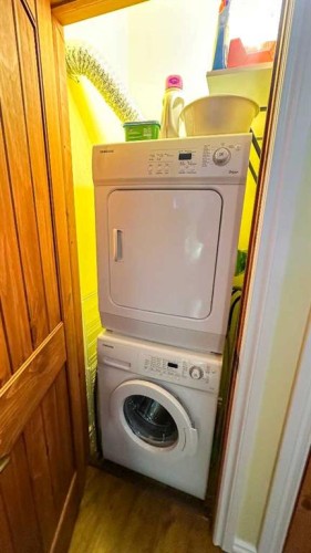 169-5227 Township Road 320, Rural Mountain View County, AB - Indoor Photo Showing Laundry Room