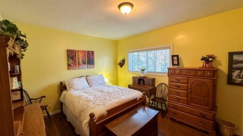 169-5227 Township Road 320, Rural Mountain View County, AB - Indoor Photo Showing Bedroom