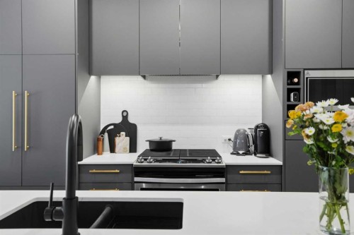 104-4275 Norford Avenue Nw, Calgary, AB - Indoor Photo Showing Kitchen With Double Sink With Upgraded Kitchen