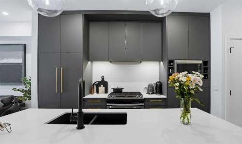 104-4275 Norford Avenue Nw, Calgary, AB - Indoor Photo Showing Kitchen With Double Sink With Upgraded Kitchen