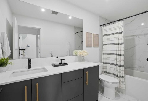 104-4275 Norford Avenue Nw, Calgary, AB - Indoor Photo Showing Bathroom