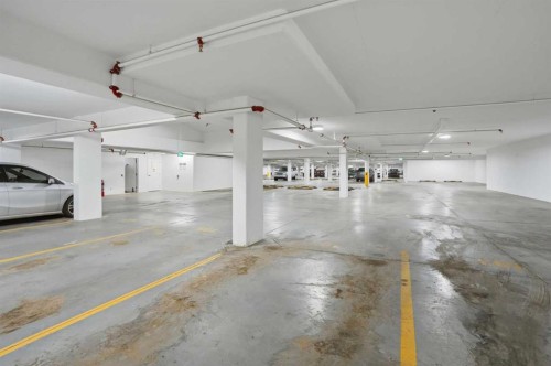 104-4275 Norford Avenue Nw, Calgary, AB - Indoor Photo Showing Garage
