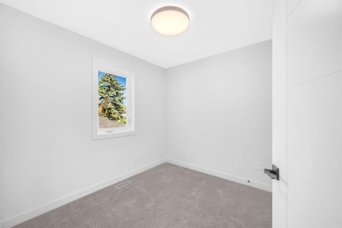 1846 24 Avenue Nw, Calgary, AB - Indoor Photo Showing Other Room