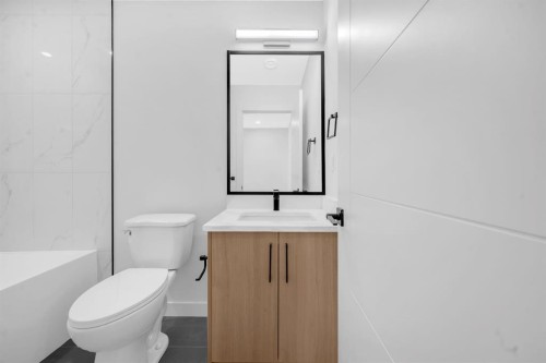 1846 24 Avenue Nw, Calgary, AB - Indoor Photo Showing Bathroom